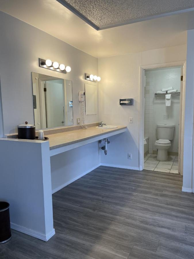 Rodeway Inn & Suites Omak - Okanogan Екстериор снимка