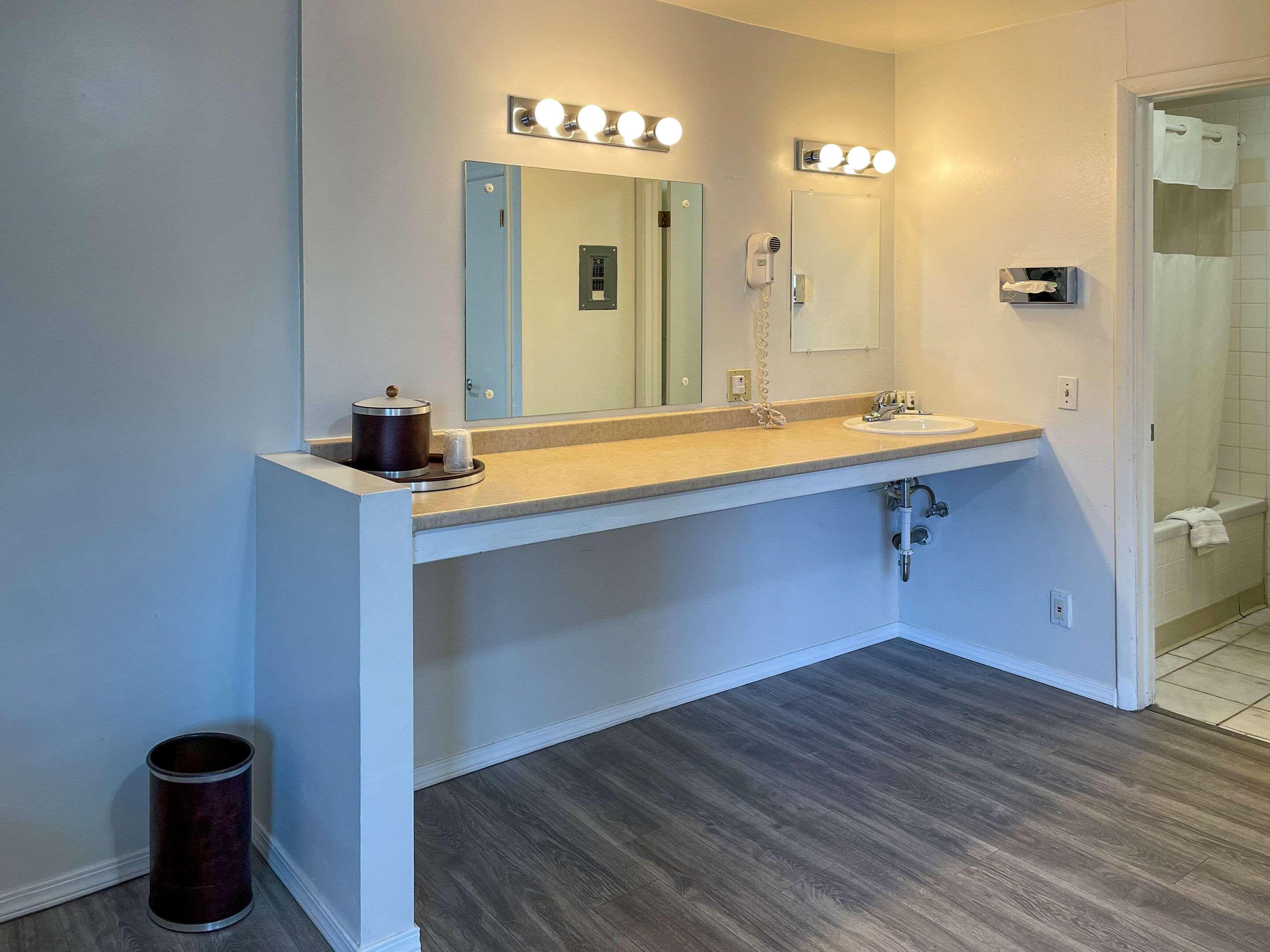Rodeway Inn & Suites Omak - Okanogan Екстериор снимка