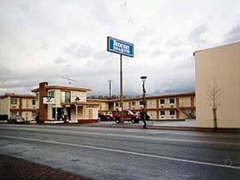 Rodeway Inn & Suites Omak - Okanogan Екстериор снимка