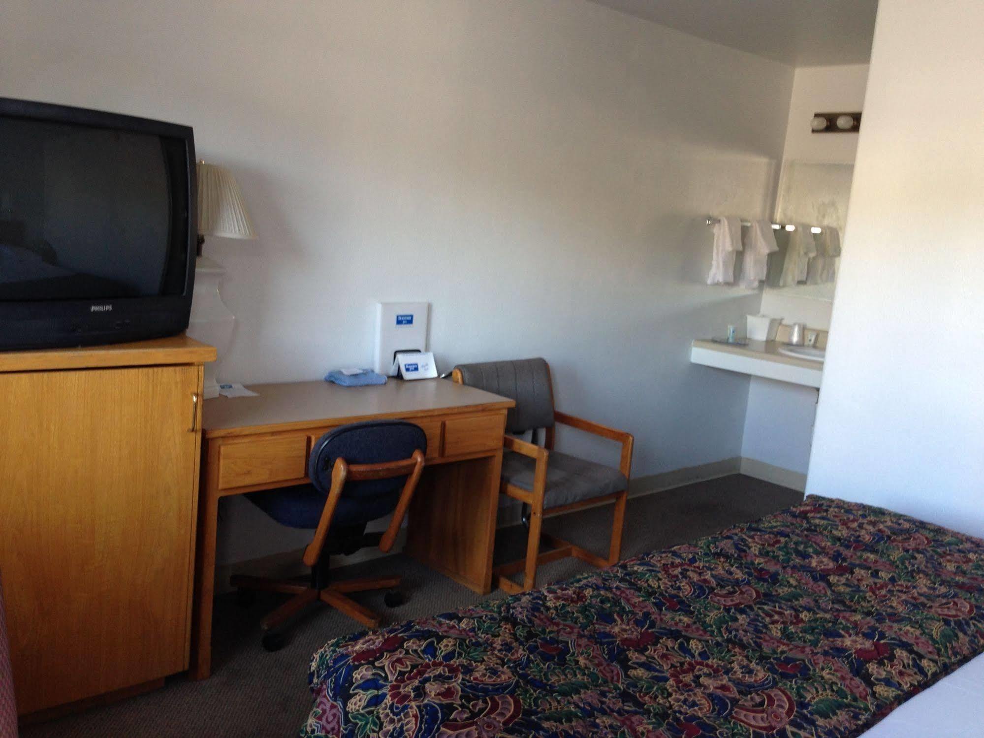 Rodeway Inn & Suites Omak - Okanogan Екстериор снимка
